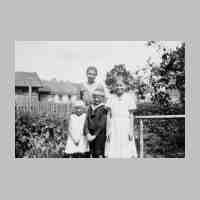015-0014 Elise Mattern mit ihren Kindern Hildegard und Herbert und einer Cousine im Jahre 1934 .jpg